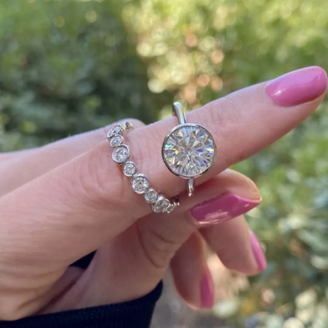 /public/photos/live/Unique Round Moissanite Engagement Ring Set For Her (2).webp